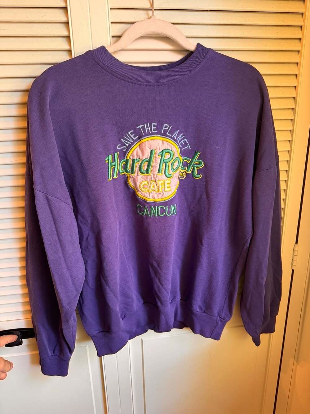 Vintage Hard Rock Cafe Cancun Save The Planet Purple Embroidered Crewneck Sweats